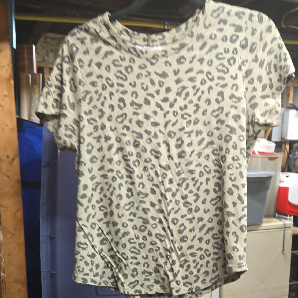 Old Navy Leopard Print Short Sleeve Tee